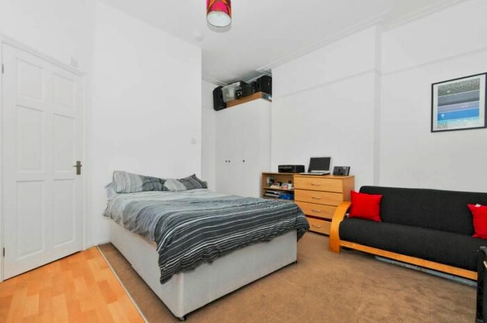 Studio To Rent In Uxbridge Road, Shepherds Bush, London, W12