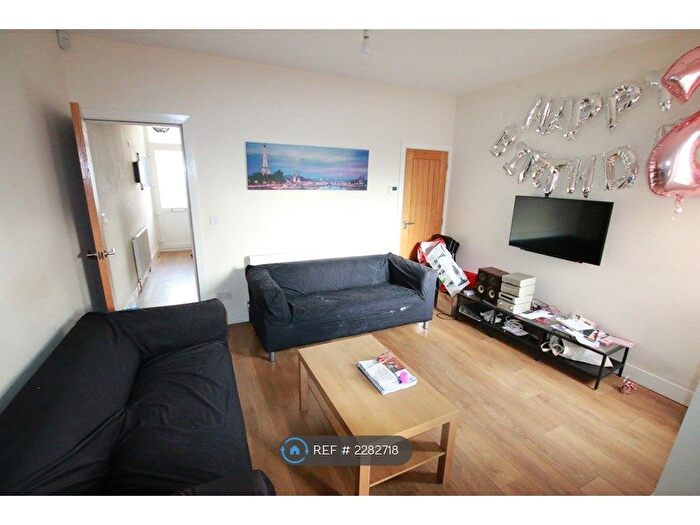 6 Bedroom Terraced House To Rent In Norris Road, Reading, RG6