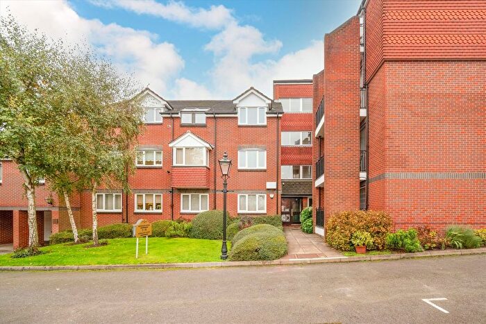 2 Bedroom Flat For Sale In Regency Crescent, London, NW4