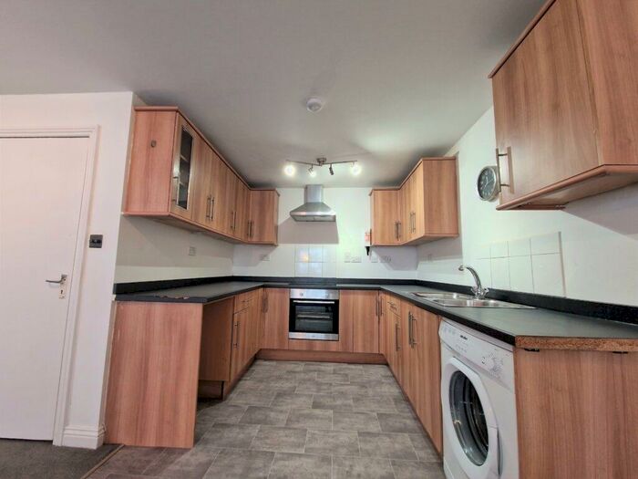 3 Bedroom Apartment To Rent In High Street, Banbury, Oxon, OX16