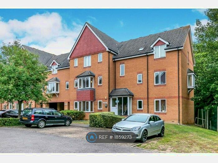 1 Bedroom Flat To Rent In Redoubt Close, Hitchin, SG4