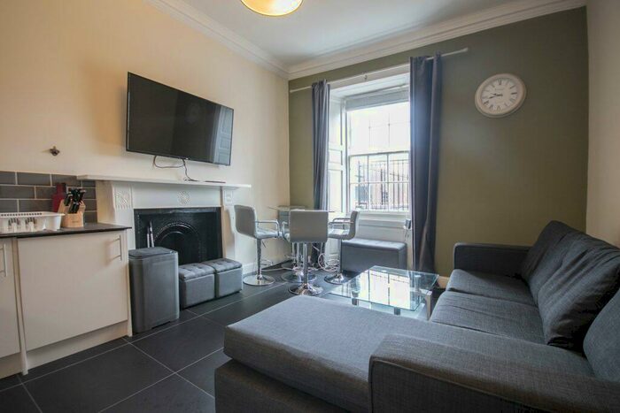 1 Bedroom Flat To Rent In P &# Nicolson Street, Edinburgh, EH8