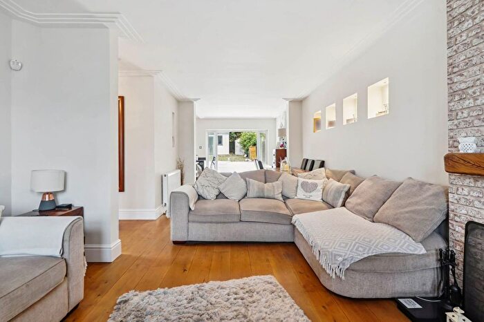 3 Bedroom Semi-detached House For Sale In Southfield Avenue, Watford, WD24