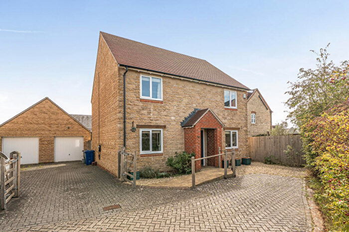 4 Bedroom Detached House For Sale In Kempton Close, Bicester, Oxfordshire, OX26