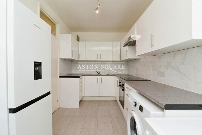 2 Bedroom Flat To Rent In Leeside Crescent, London, NW11