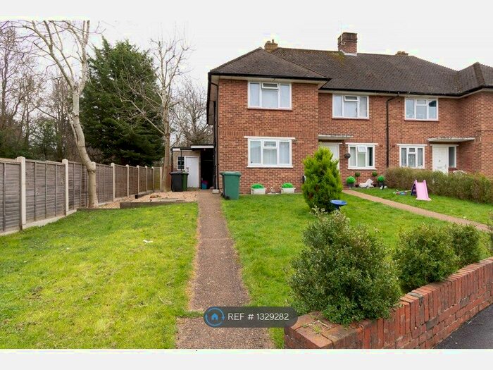 2 Bedroom Flat To Rent In Rosebank, Epsom, KT18