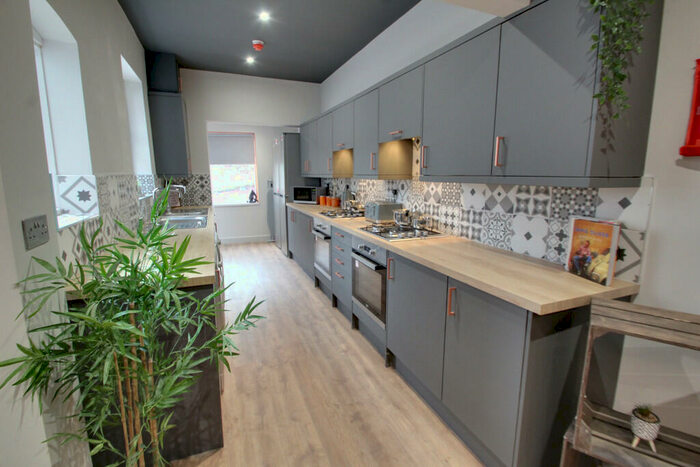 6 Bedroom Terraced House To Rent In Hawkesbury Road, Leicester, LE2