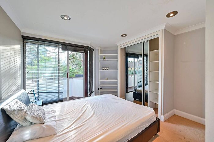 2 Bedroom Flat To Rent In Inner Park Road, Southfields, London, SW19