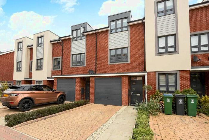 3 Bedroom Terraced House To Rent In Watford, Hertfordshire, WD18