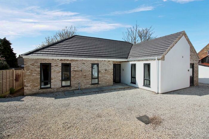 3 Bedroom Detached Bungalow For Sale In Silver Street, Bardney, Lincoln, LN3