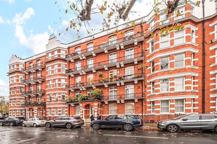 2 Bedroom Flat To Rent In Earls Court, Earls Court, London, SW5