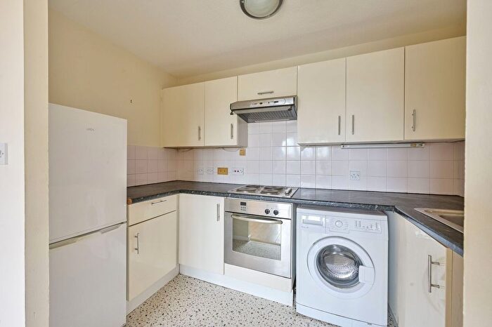 1 Bedroom Flat To Rent In Shelley Way, Wimbledon, London, SW19