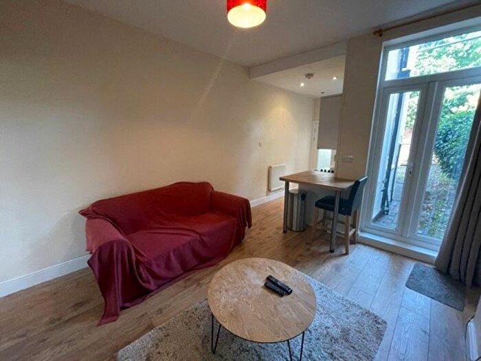 3 Bedroom Terraced House To Rent In Clarendon Park Road, Leicester, LE2