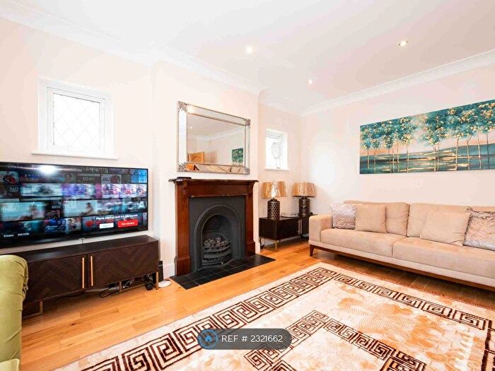4 Bedroom Semi-Detached House To Rent In Buxton Drive, New Malden, KT3