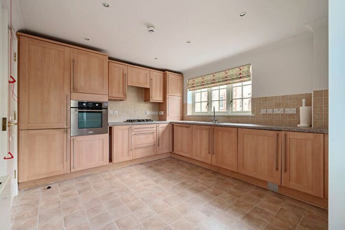 2 Bedroom Flat For Sale In Gatchell Oaks, Trull, TA3