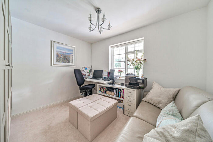 5 Bedroom Bungalow For Sale In Berkeley Gardens, West Byfleet, KT14