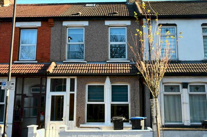 3 Bedroom Property To Rent In Ascot Road, London N18