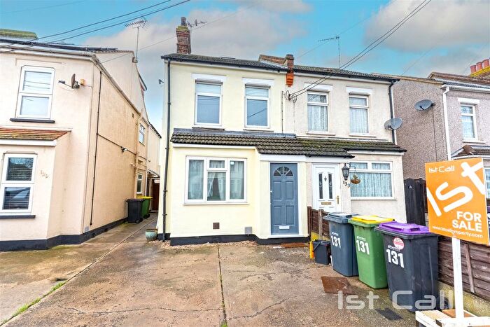 2 Bedroom Semi-Detached House For Sale In Ashingdon Road, Rochford, SS4