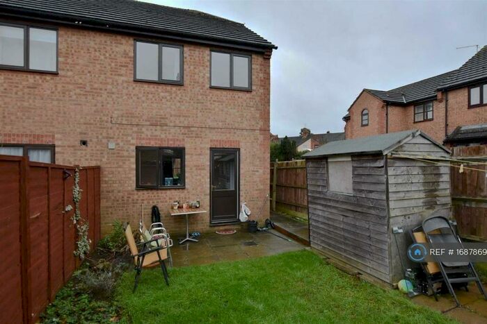 2 Bedroom End Of Terrace House To Rent In Leys Gardens, Wellingborough, NN8