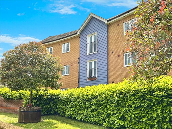 1 Bedroom Flat For Sale In Lucerna Court, Bradbrook Drive, Longfield, Kent, DA3