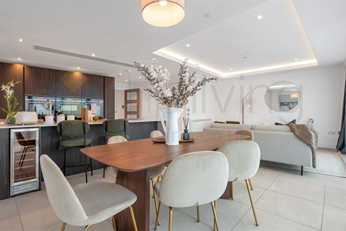 3 Bedroom Apartment To Rent In The Waterside Apartments, West Bridgford, NG2