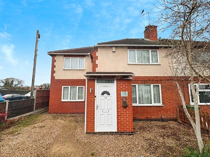 4 Bedroom Semi Detached House For Sale In Westfield Avenue, Wigston, Leicestershire, LE18
