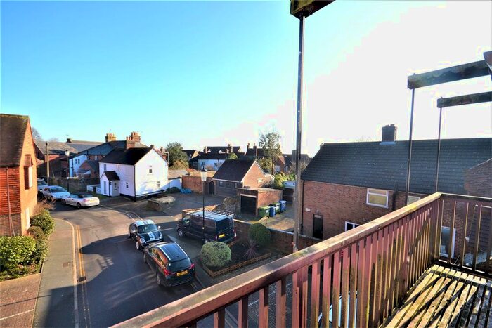 2 Bedroom Flat To Rent In Rue De Bayeux, Battle, TN33