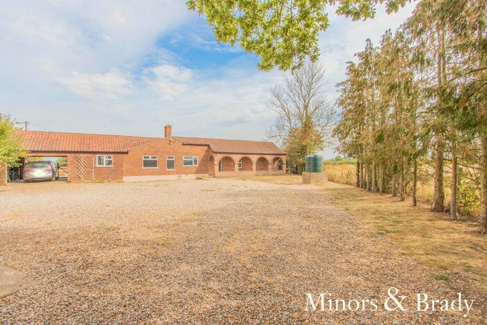 4 Bedroom Detached Bungalow For Sale In Primrose Green, Lyng, Norwich, NR9