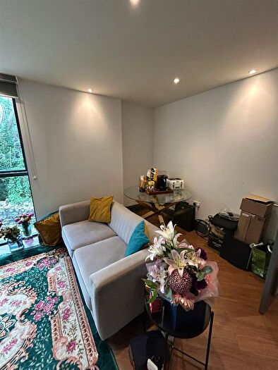 2 Bedroom Flat To Rent In Greatminster House, Lister Hill, Leeds, LS18