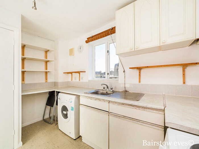 1 Bedroom Flat To Rent In Greenslade Road Barking, IG11