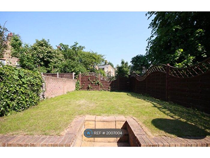 2 Bedroom Flat To Rent In Landor Road, London, SW9