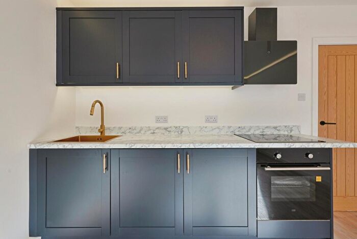 2 Bedroom Flat For Sale In Elspeth Road, London, SW11