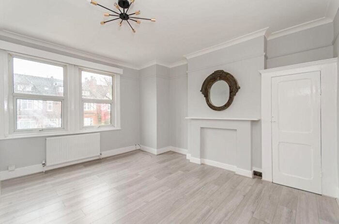 2 Bedroom Flat For Sale In Grosvenor Gardens, , Willesden, London, NW2