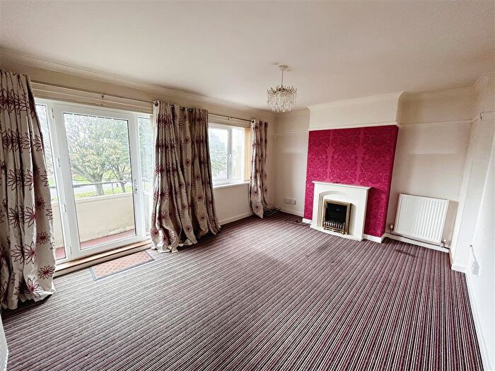 2 Bedroom Flat To Rent In Shakespeare Crescent, NP20