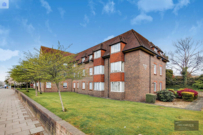 1 Bedroom Flat For Sale In Birnbeck Court Finchely Road, NW11