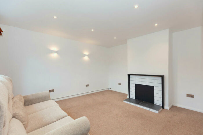 4 Bedroom Semi-Detached House To Rent In Old Marston Road, Marston, OX3