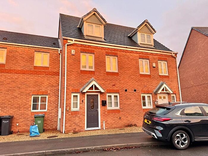 3 Bedroom Semi Detached House For Sale In Blenheim Drive, Wednesbury, West Midlands, WS10