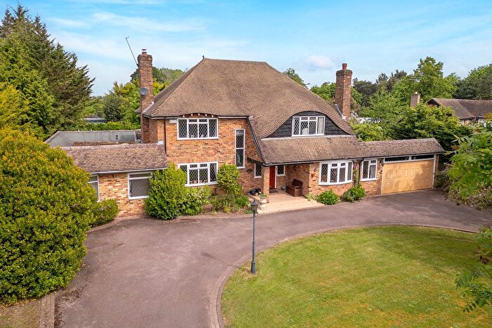 5 Bedroom Detached House For Sale In Norwood Lane, Iver, SL0