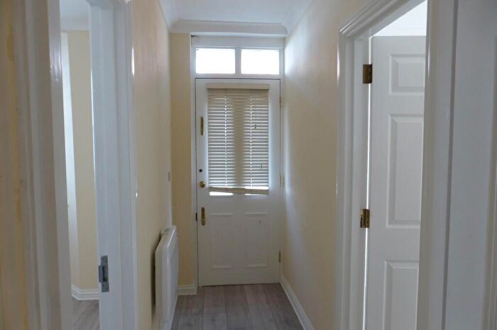 1 Bedroom Flat To Rent In High Street, Ewell, KT17