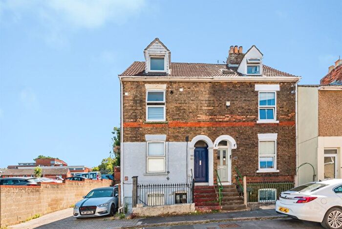 2 Bedroom Flat For Sale In Cross Street, Swindon, SN1