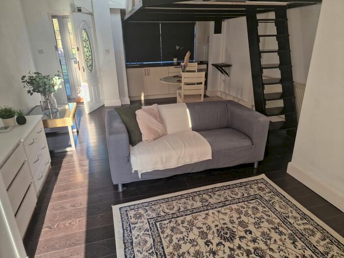 Studio To Rent In Romford Road, Chigwell, IG7