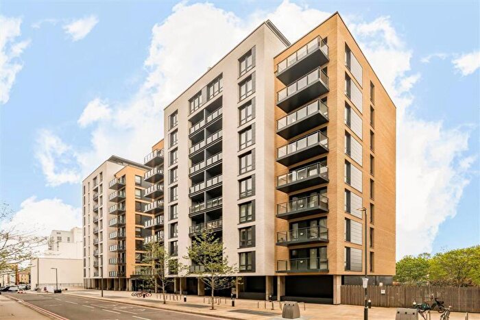 1 Bedroom Flat To Rent In Palmers Road, Roman Road, E2