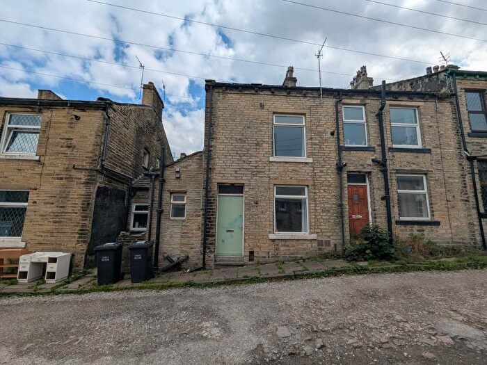 2 Bedroom End Of Terrace House For Sale In Wellington Street, Wilsden, Bradford, BD15