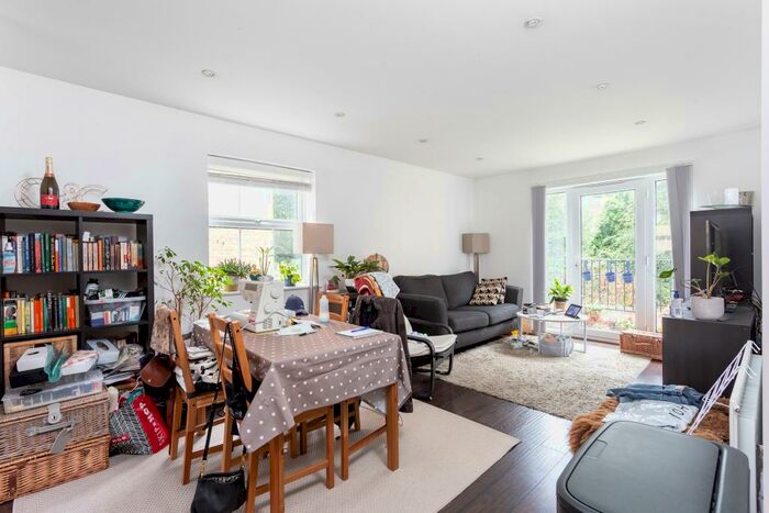 2 Bedroom Flat To Rent In Hayes Grove East Dulwich, SE22