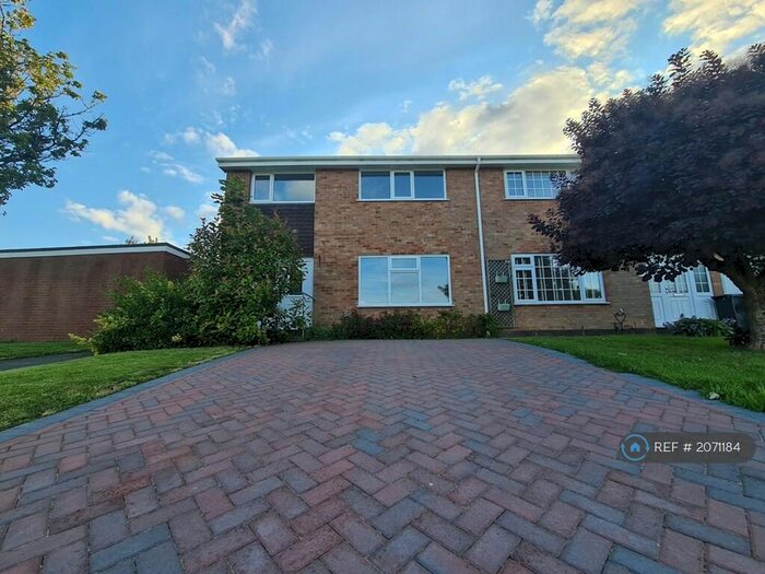 4 Bedroom Semi-Detached House To Rent In Moat Drive, Halesowen, B62