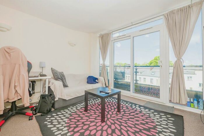 1 Bedroom Apartment For Sale In Westgate Street, Cardiff, CF10