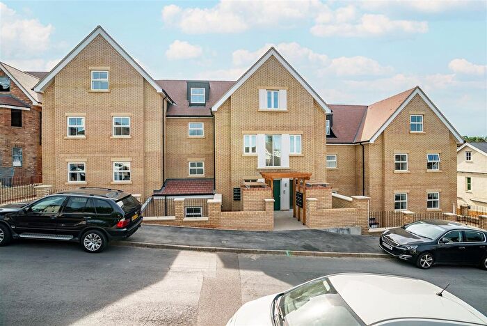 2 Bedroom Flat For Sale In Bloomfield Road, Harpenden, AL5