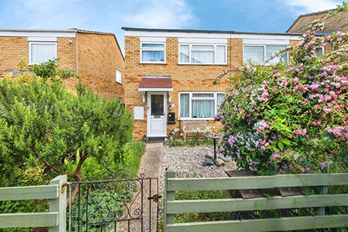 3 Bedroom End Terrace House For Sale In Golden Drive, Eaglestone, Milton Keynes, Buckinghamshire, MK6