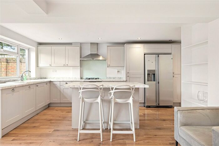 4 Bedroom Detached House To Rent In Greenway Close, West Byfleet, Surrey, KT14
