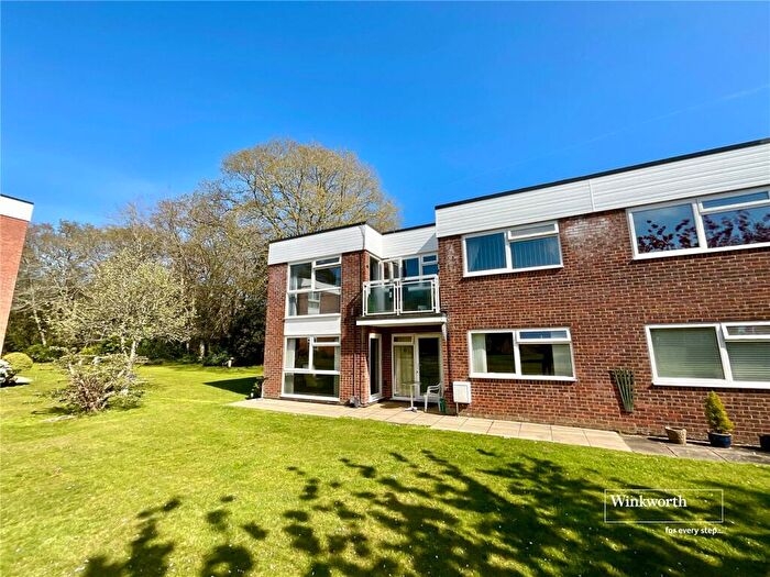 3 Bedroom Apartment For Sale In Haslemere Avenue, Highcliffe, Christchurch, Dorset, BH23
